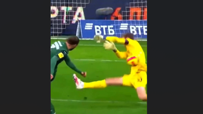 Hakem dediğin VAR dediğin böyle olur. Seyredin de ibret alın