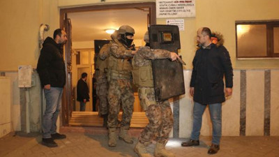 Çiğköfteciyi ağır yaralayan zanlı çatıda yakalandı