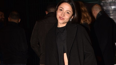 Zeynep Bastık sahnelere döneceği tarihi açıkladı. Omurga kemiği kırılmıştı