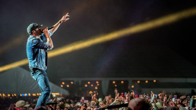 Kırgızistan'dan şarkıcılara yasak