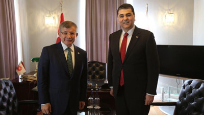 Davutoğlu'ndan Uysal'a ziyaret