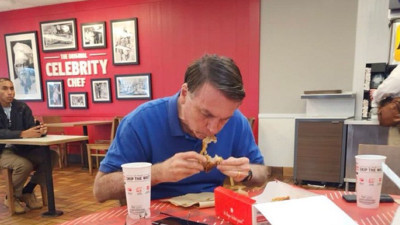 Seçimleri kaybedince ABD'ye kaçan Bolsonaro hamburger yerken yakalandı