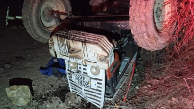 Denizli’de kontrolden çıkan traktör devrildi: 1 ölü (05 Ocak 2023)