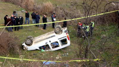 Tokat'ta hafif ticari araç devrildi: Anne ve kızı öldü, 3 yaralı