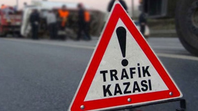 Balıkesir'de ticari araç tıra çarptı: 3 kişi hayatını kaybetti