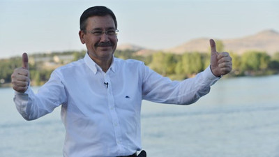 Melih Gökçek yine trollendi. Fark edince apar topar sildi