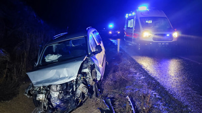 Yoldan çıkan araç su kanalına düştü