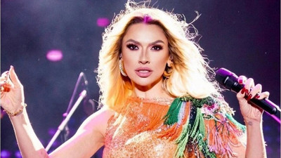 Hadise imalı paylaşımıyla gündem oldu