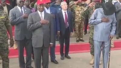 Güney Sudan liderinin tuvaletini tutamadığı görüntüler sonrası gazeteciler gözaltına alındı