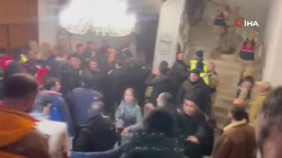 Son dakika. Sarıkamış'ta anma töreni yapılan salonun tavanı çöktü. Yaralılar var