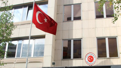 Fransa'daki Başkonsolosluğumuza molotofkokteylli saldırı