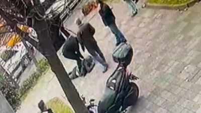 17 yaşındaki kızı taciz eden sapığa meydan dayağı