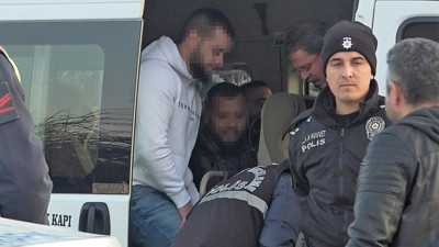 Husumetli iki aile silahlı sopalı kavga etti: 2 yaralı