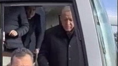 Erdoğan sinirlenip korumasına oyuncakla vurdu