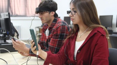 Bu gözlük doğal ve yapay göz kırpmayı birbirinden ayırabiliyor