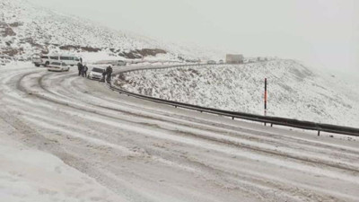 Ardahan-Şavşat kara yolu zincirsiz tır geçişine açıldı (09 Ocak 2023)