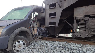 Elazığ'da tren aracı biçti