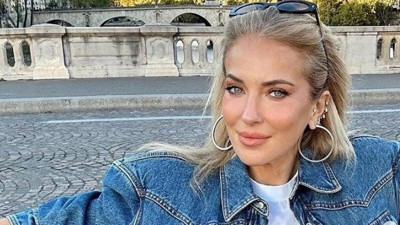 Ünlü manken paylaştığı gençlik fotoğrafıyla dalga geçti