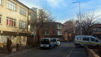 Eşini çaydanlıkla yaraladı