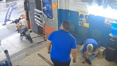 Ustasının önce ayağını sonra kafasını kırdı