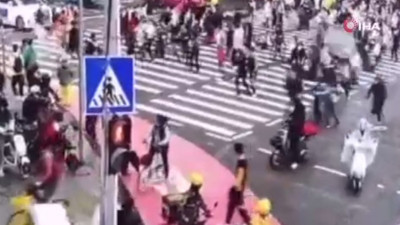 Çin’de araç yayaların arasına daldı: 5 ölü, 13 yaralı