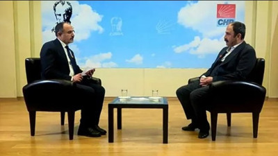 Türk bayrağını röportaj sırasında odadan kim kaldırdı? CHP'li Elçi açıkladı