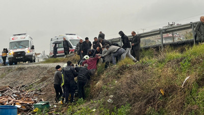 Otomobil şarampole yuvarlandı: 1’i ağır 5 kişi yaralı