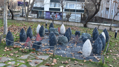 Başur Höyük’teki oyunun gizemi 20 yıldır çözülemedi. Taşlarda 4 domuz 4 köpek de var