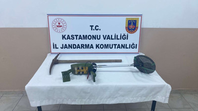 Arkeolojik sit alanında kaçak kazı yapanlar gözaltına alındı