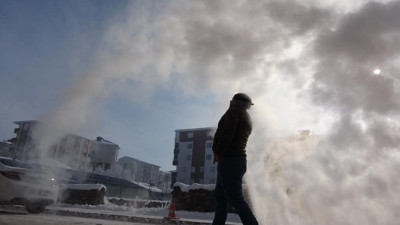 Ardahan buz kesti, havaya serpilen sıcak su dondu