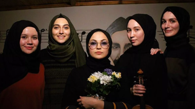 Ebubekir Sofuoğlu başörtülü kadın müzik grubunu hedef aldı. 6 yaşındaki kıza istismarı aklamaya çalışmıştı