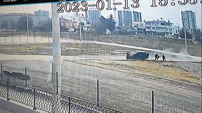 Hızını alamayan araç öğrencilerin arasına daldı: 1'i ağır 3 yaralı