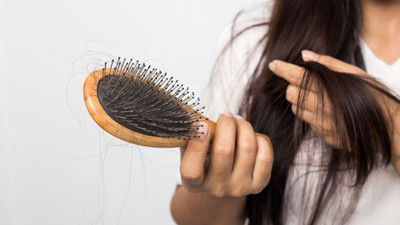 Dökülen saçlar geri çıkar mı? Saç dökülmesine ne iyi gelir?