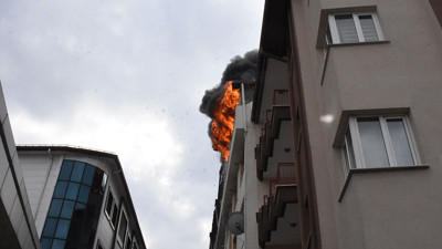 Sivas'ta 5 katlı apartmanda yangın