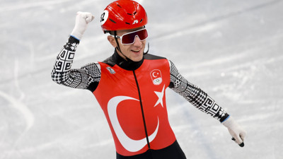 Madalyasını buzdan çıkardı: Furkan'dan tarihi zafer