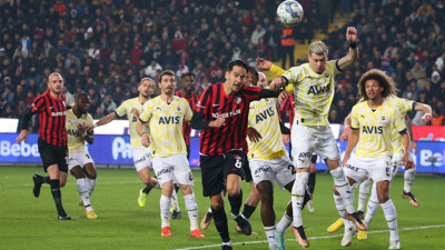 Kitsiou öyle vurdu ki topu iğne deliğinden geçirdi