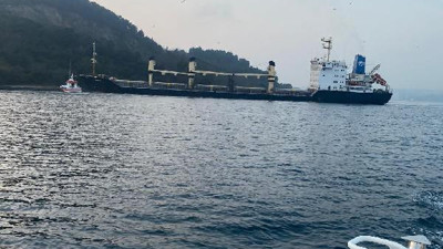 Gemi karaya oturdu. İstanbul Boğazı ulaşıma kapandı