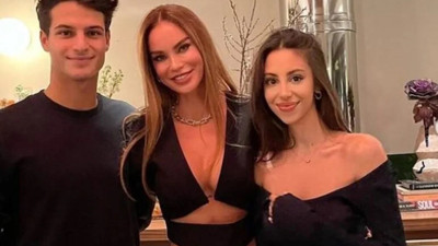 Ebru Şallı oğlu Beren ve müstakbel geliniyle doğum gününü kutladı! "25 gibi 45 daha ne olsun"