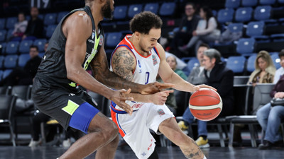 Kim tutar Anadolu Efes'i. Farklı kazandı