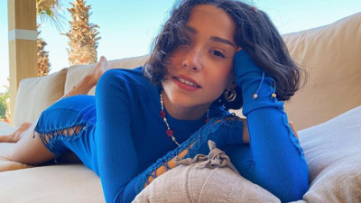 Zeynep Bastık’ın balkon pozu olay oldu