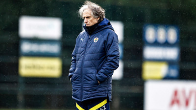 Jesus gözünü bakın kime dikti. Dikkatlice izledi