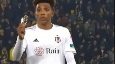 Ünlü spor yazarı Fatih Doğan’dan sahaya muşta atılmasına tepki. İlla bir Beşiktaşlı oyuncunun ölmesi mi gerekiyor?