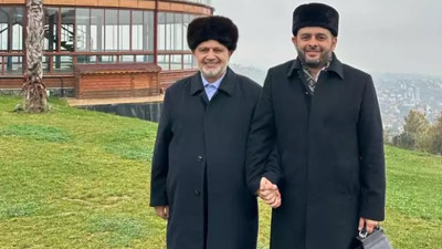 Cumhuriyet karşıtı imamın 520 euroluk (10 bin 585 TL) atkı taktığı ortaya çıktı