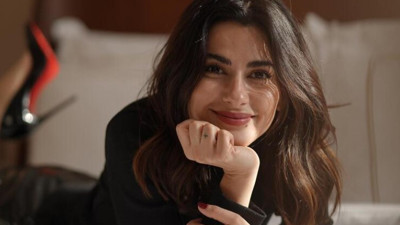 Nesrin Cavadzade transparan kıyafeti ile olay oldu