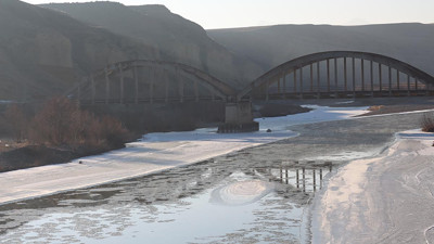 Aras Nehri'nin büyük bölümü buz tuttu