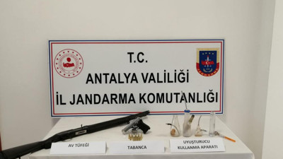 Manavgat'ta uyuşturucu ve ruhsatsız silah ele geçildi