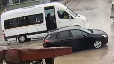 Servis şoförü çocukları tokatladı. Nasıl vurabildin bu çocuklara vicdansız