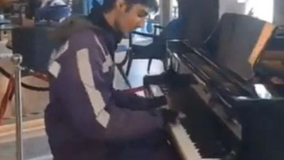 Google’dan piyano çalan kuryeye destek. Türkiye'de gündem olmuştu