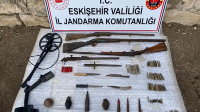 Tarihi eser kaçakçılığı şüphelisinin evinden cephanelik çıktı