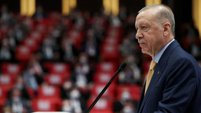 Fransız gazete Le Monde Erdoğan için '20 yıl sonra anketlerde çok zayıf' diye yazdı
